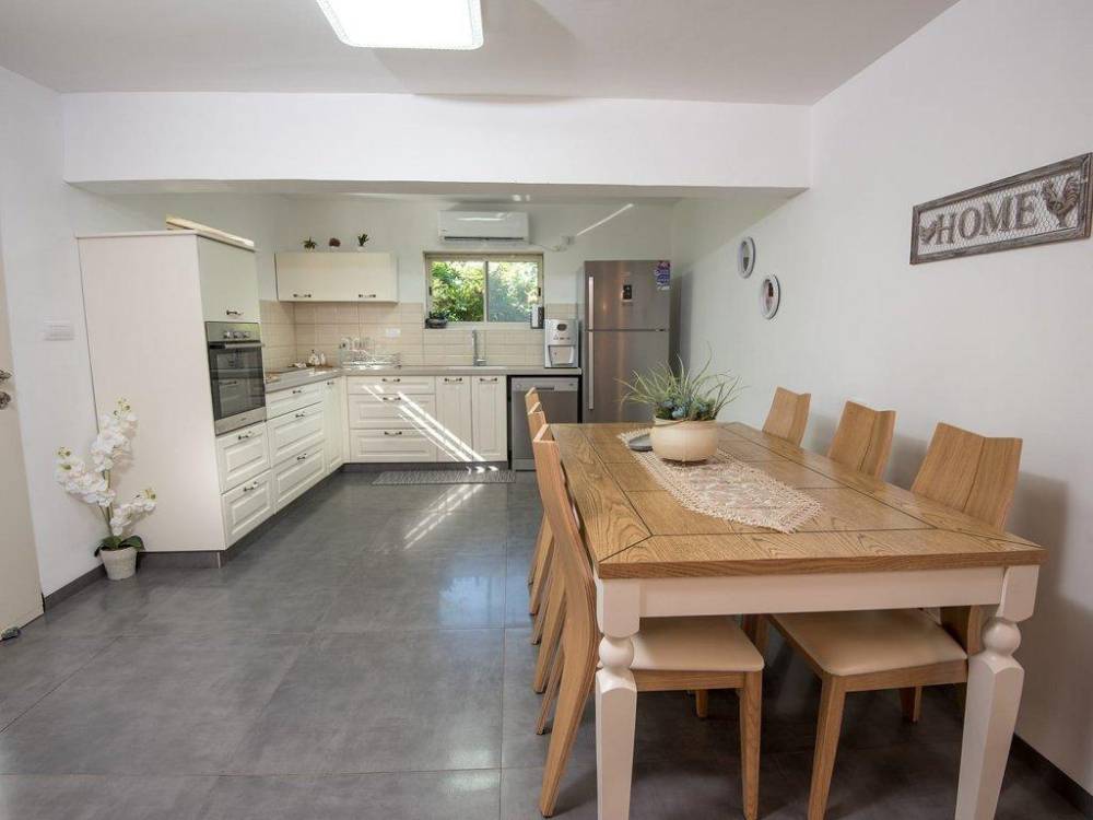 48002 המתחם הפנימי והחדרים, וילה גליו בגליל, וילה  בספסופה וילות - Vila 4 U