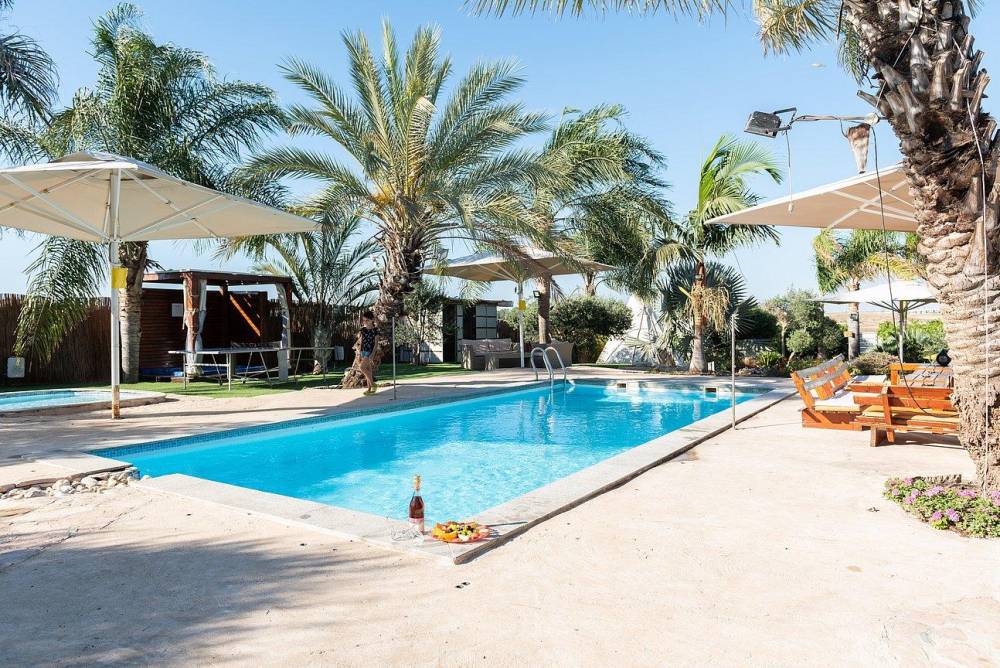 60974 הבריכה הספא והחצר, מונקאטה, וילה  בשדה דוד וילות - Vila 4 U