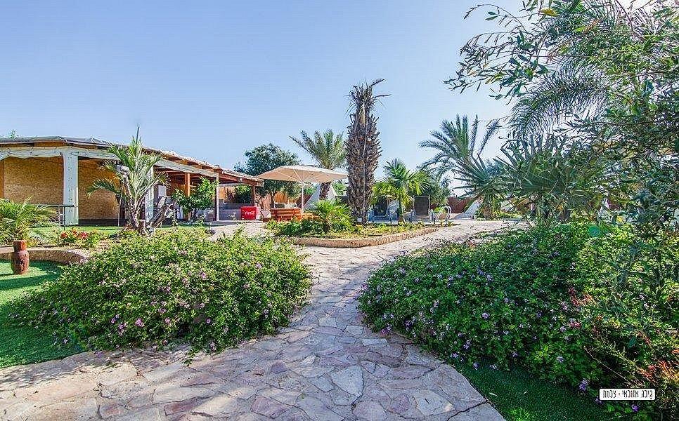 60978 הבריכה הספא והחצר, מונקאטה, וילה  בשדה דוד וילות - Vila 4 U