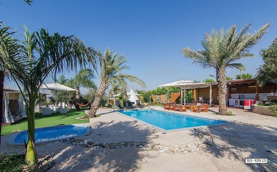 60982 הבריכה הספא והחצר, מונקאטה, וילה  בשדה דוד וילות - Vila 4 U