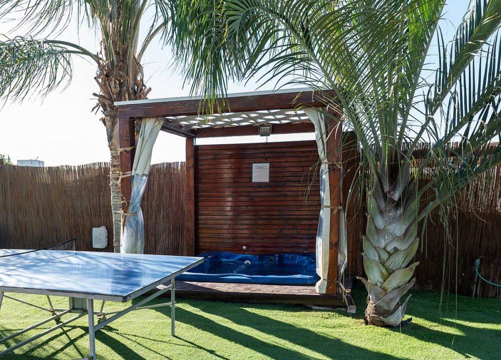 63523 הבריכה הספא והחצר, מונקאטה, וילה  בשדה דוד וילות - Vila 4 U