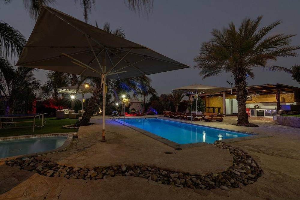 63527 הבריכה הספא והחצר, מונקאטה, וילה  בשדה דוד וילות - Vila 4 U