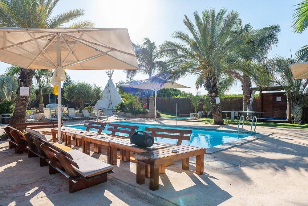 63532 הבריכה הספא והחצר, מונקאטה, וילה  בשדה דוד וילות - Vila 4 U