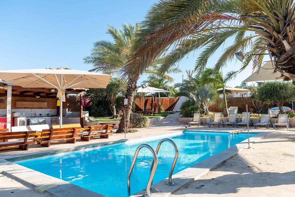 63537 הבריכה הספא והחצר, מונקאטה, וילה  בשדה דוד וילות - Vila 4 U