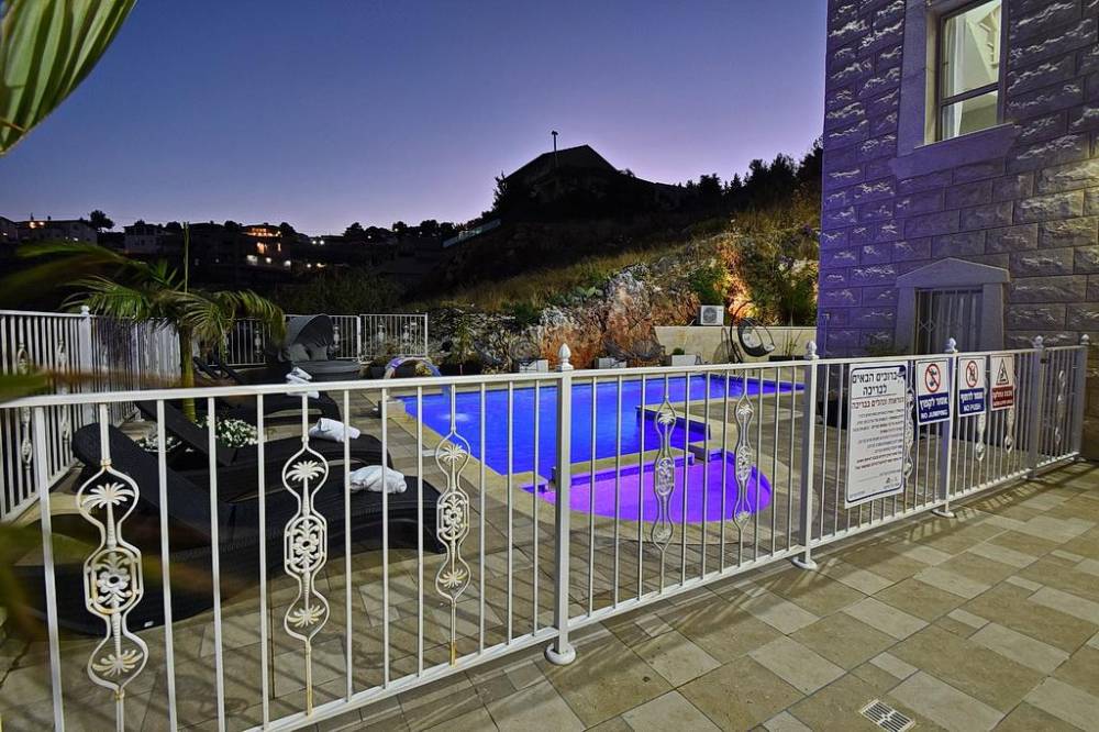 78794 המתחם החיצוני, וילה קינג פאלאס, וילה  בנוף כנרת וילות - Vila 4 U