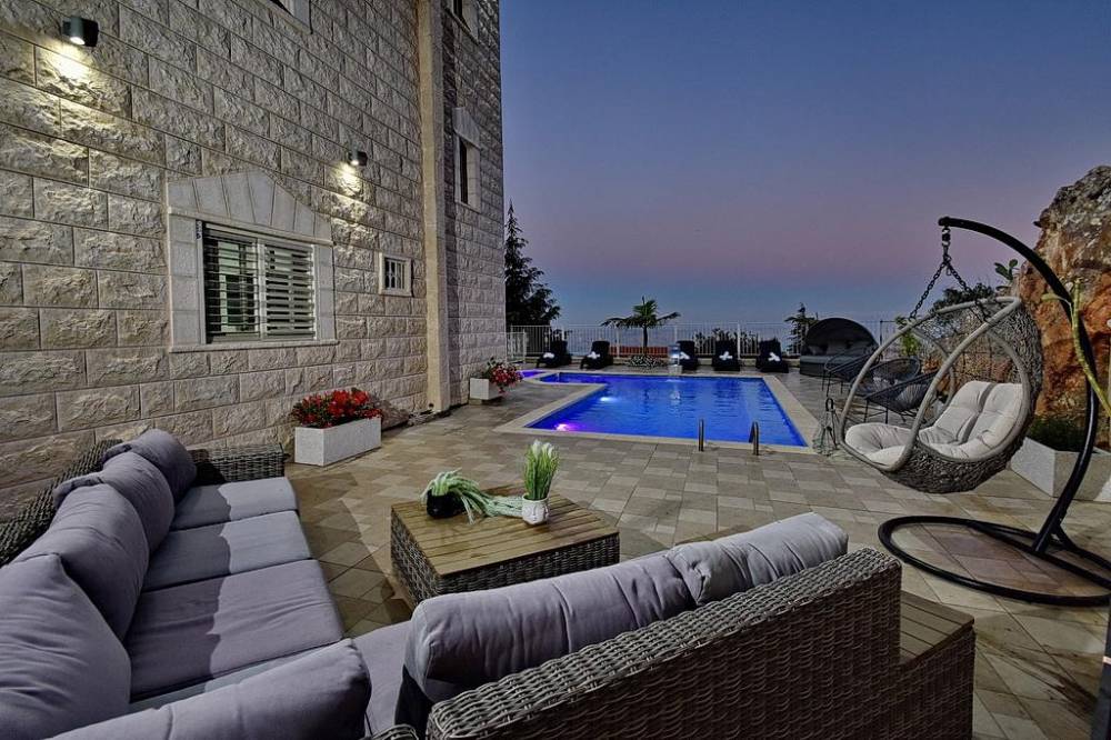 78799 המתחם החיצוני, וילה קינג פאלאס, וילה  בנוף כנרת וילות - Vila 4 U