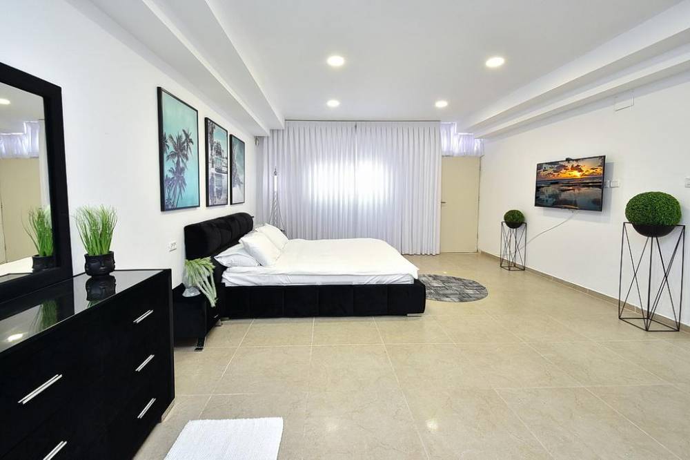 78811 פנים הוילה והחדרים, וילה קינג פאלאס, וילה  בנוף כנרת וילות - Vila 4 U