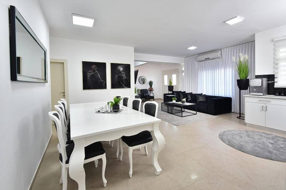 78815 פנים הוילה והחדרים, וילה קינג פאלאס, וילה  בנוף כנרת וילות - Vila 4 U