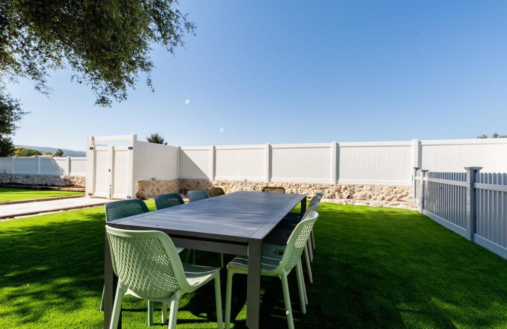 100887 גלריית חוץ, אחוזת עומרי, וילה  בצוריאל וילות - Vila 4 U