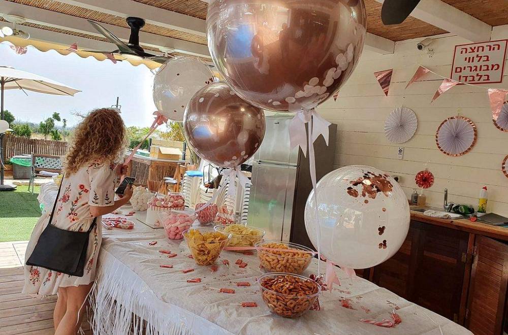 136708 אירועי חברה ורווקות, אורי אירועים, וילה  בכפר טרומן וילות - Vila 4 U