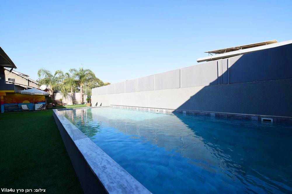 אחוזת וניש המתחם החיצוני, אחוזת וניש, וילה  בעזריקם וילות - Vila 4 U