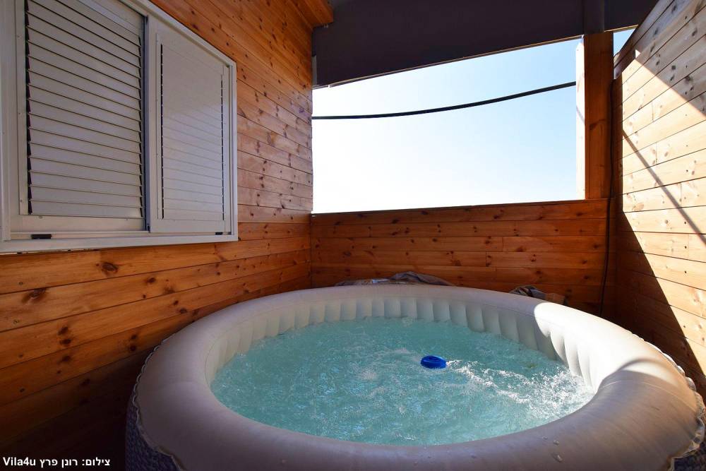 אחוזת וניש המתחם החיצוני, אחוזת וניש, וילה  בעזריקם וילות - Vila 4 U