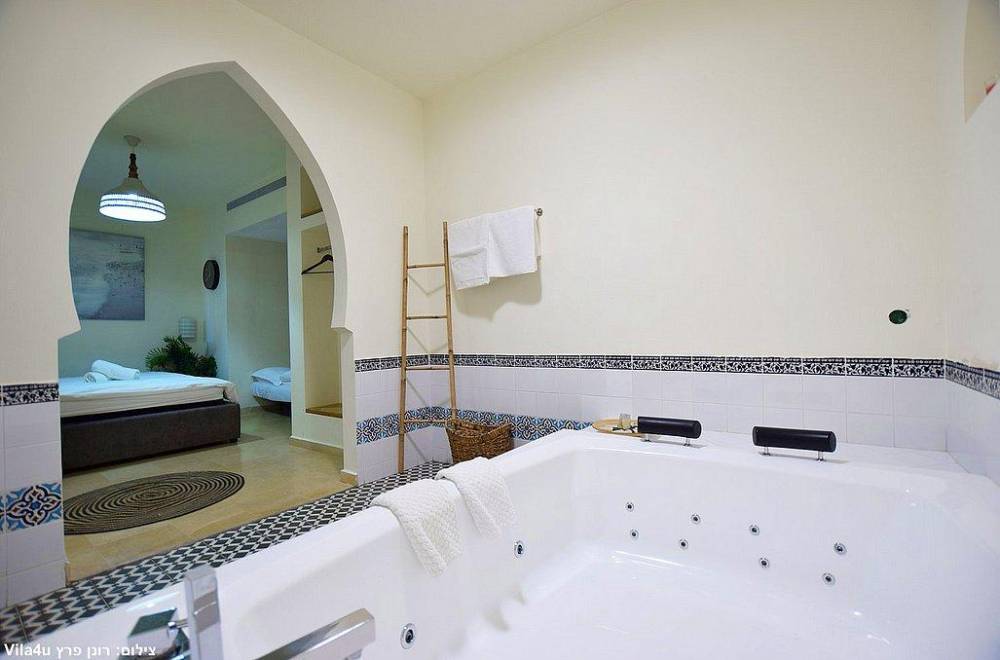 154508 המתחם הפנימי, וילה אלסוס, וילה  בשתולה וילות - Vila 4 U