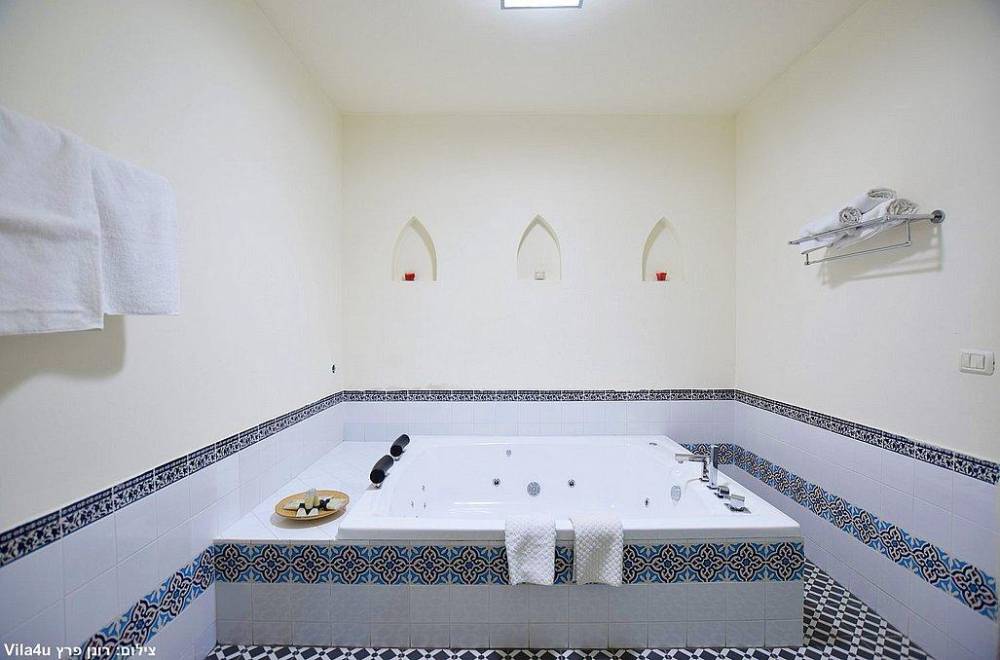 154513 המתחם הפנימי, וילה אלסוס, וילה  בשתולה וילות - Vila 4 U