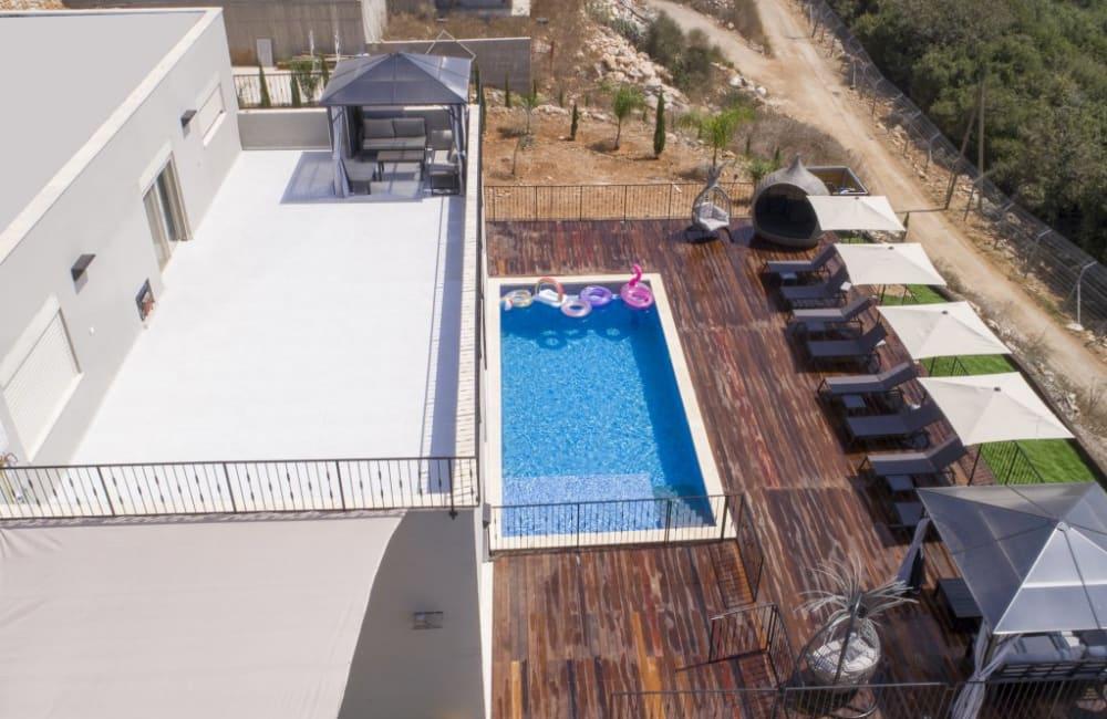 156069 המתחם החיצוני, אחוזת סאנשיין, וילה  בזרעית וילות - Vila 4 U