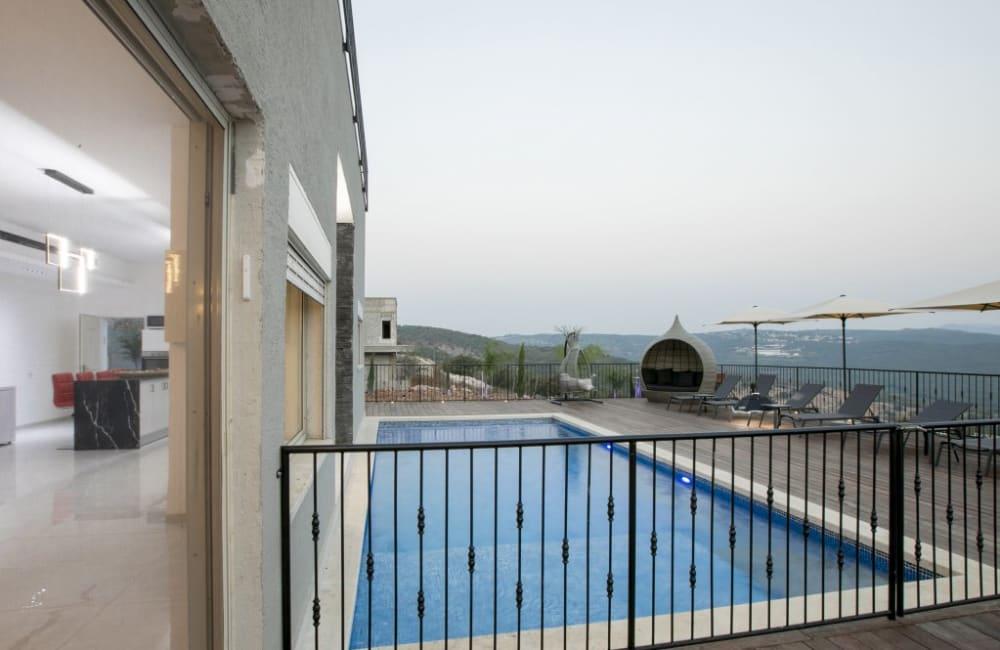 156071 המתחם החיצוני, אחוזת סאנשיין, וילה  בזרעית וילות - Vila 4 U