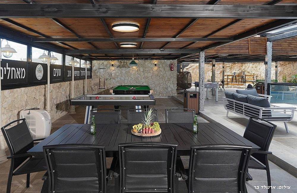 162033 המתחם החיצוני, אחוזת הסלעים, וילה  בירכא וילות - Vila 4 U