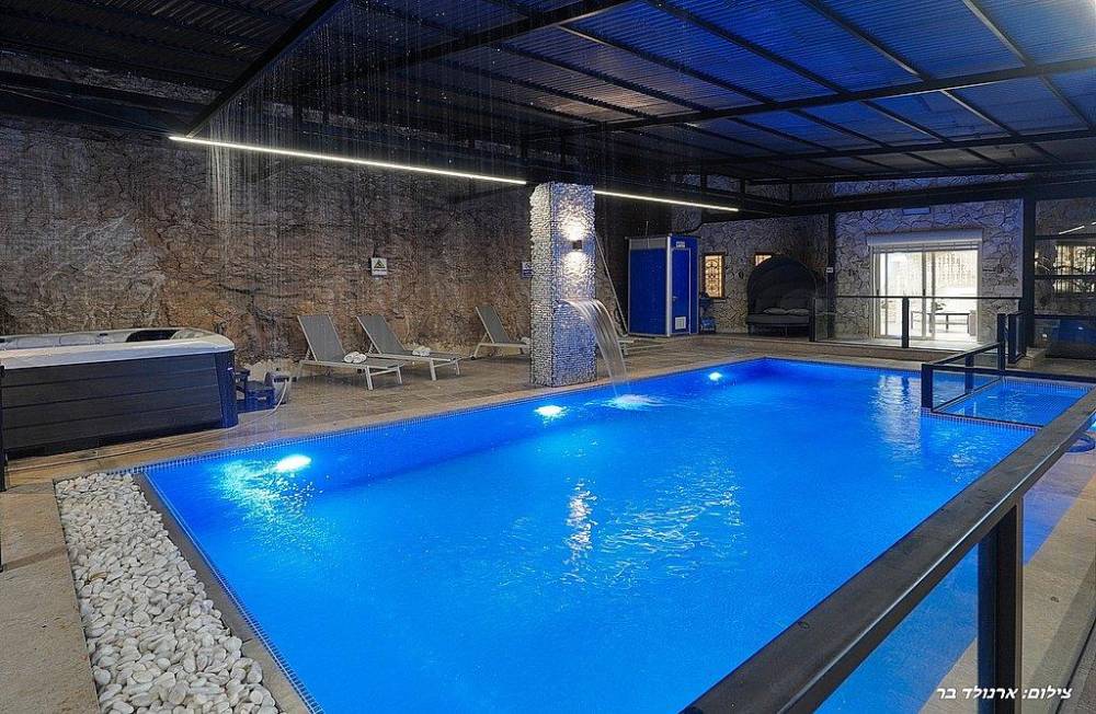 162044 המתחם החיצוני, אחוזת הסלעים, וילה  בירכא וילות - Vila 4 U