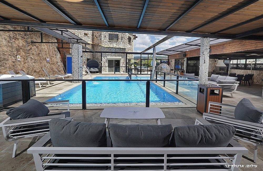 162048 המתחם החיצוני, אחוזת הסלעים, וילה  בירכא וילות - Vila 4 U