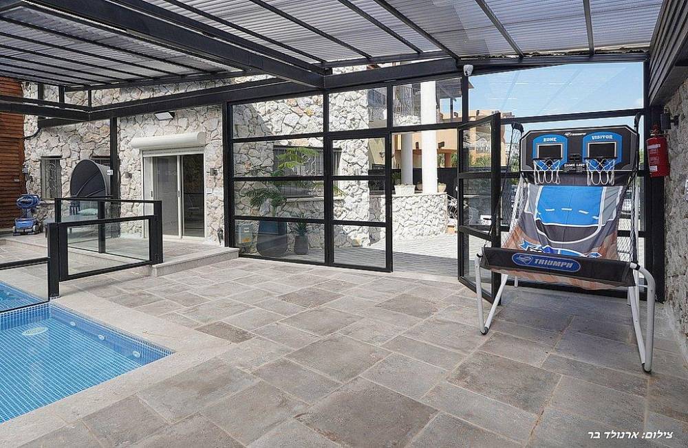 162050 המתחם החיצוני, אחוזת הסלעים, וילה  בירכא וילות - Vila 4 U