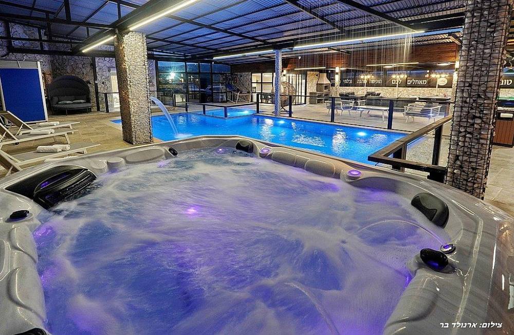 162052 המתחם החיצוני, אחוזת הסלעים, וילה  בירכא וילות - Vila 4 U