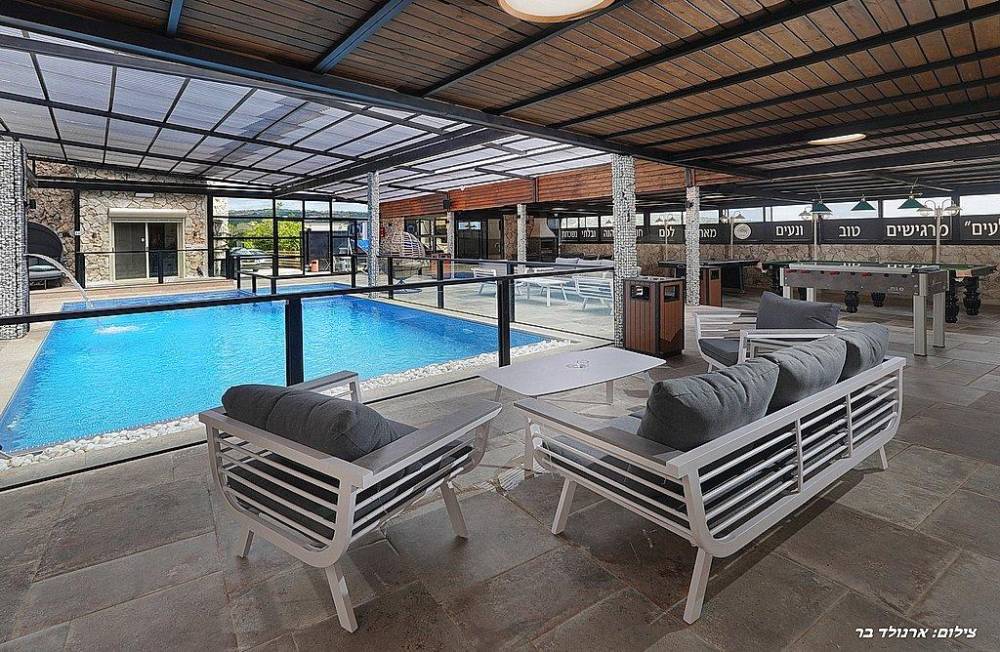 162058 המתחם החיצוני, אחוזת הסלעים, וילה  בירכא וילות - Vila 4 U