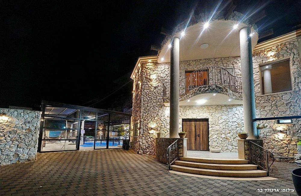 162059 המתחם החיצוני, אחוזת הסלעים, וילה  בירכא וילות - Vila 4 U