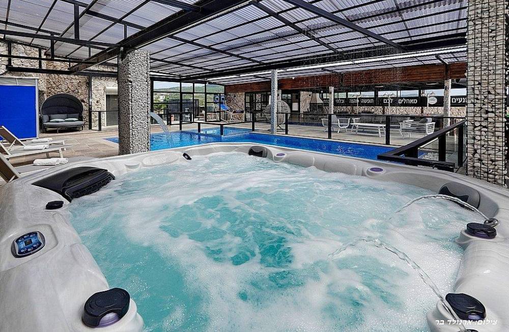 162060 המתחם החיצוני, אחוזת הסלעים, וילה  בירכא וילות - Vila 4 U