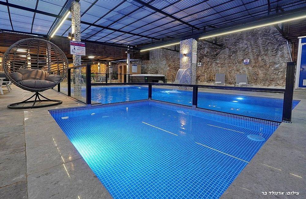 162081 המתחם החיצוני, אחוזת הסלעים, וילה  בירכא וילות - Vila 4 U