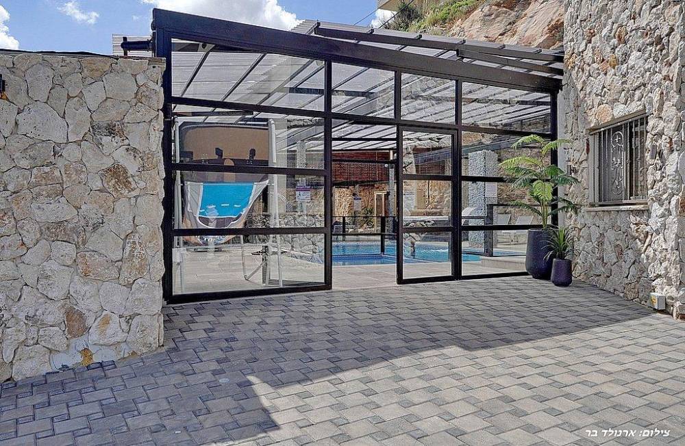 162087 המתחם החיצוני, אחוזת הסלעים, וילה  בירכא וילות - Vila 4 U