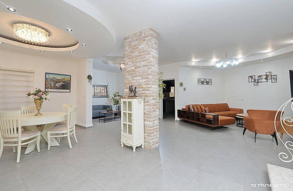 162106 גלרית הוילה, אחוזת הסלעים, וילה  בירכא וילות - Vila 4 U