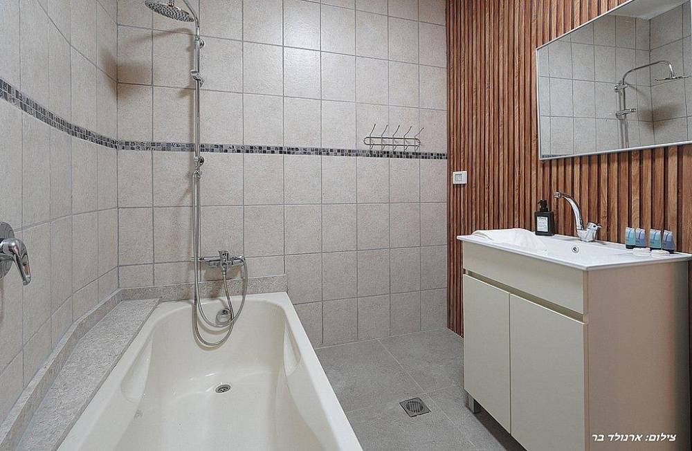 162108 גלרית הוילה, אחוזת הסלעים, וילה  בירכא וילות - Vila 4 U