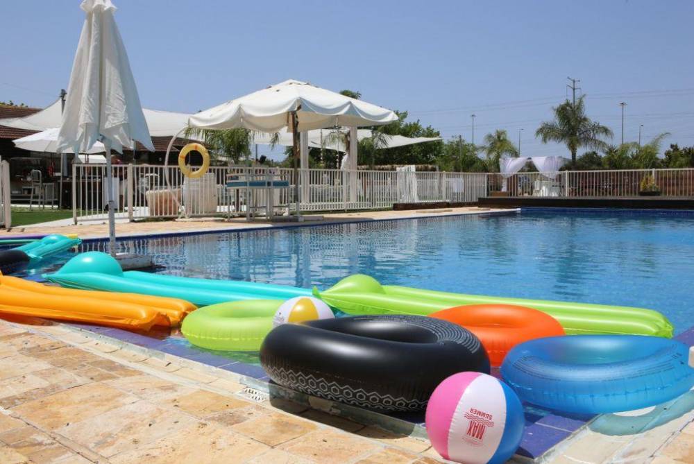 179262 מתחם הבריכה, הוילה במשמר השבעה, וילה  במשמר השבעה וילות - Vila 4 U