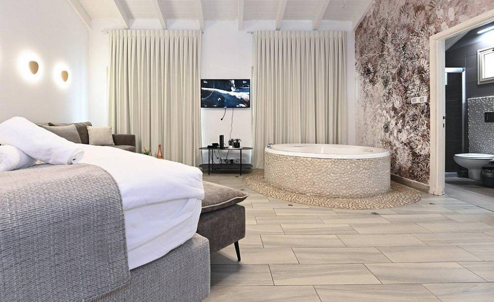 179345 בקתות האירוח, אחוזת לירי ריזורט, וילה  בטבריה וילות - Vila 4 U