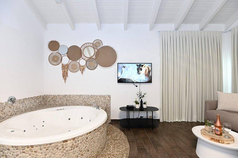 179348 בקתות האירוח, אחוזת לירי ריזורט, וילה  בטבריה וילות - Vila 4 U