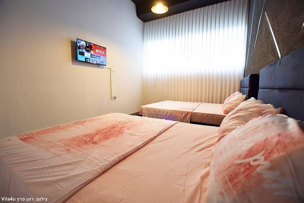 181508 חדרי השינה והג'קוזי, סניורה סוויט | Senyora Suite TLV, וילה  בתל אביב וילות - Vila 4 U