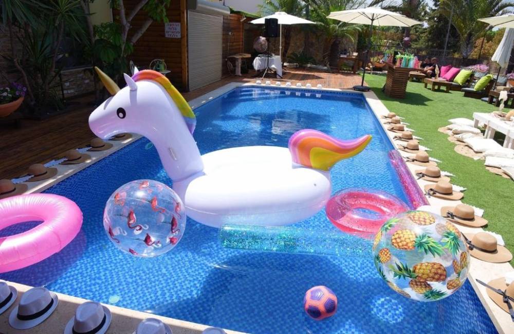 181654 אירועי חברה ורווקות, אורי אירועים, וילה  בכפר טרומן וילות - Vila 4 U