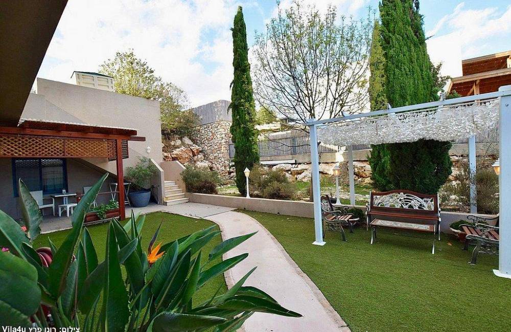 209546 מתחם החוץ המשקיף לכנרת, וילה סלו מול הכנרת, וילה  בנוף כנרת וילות - Vila 4 U