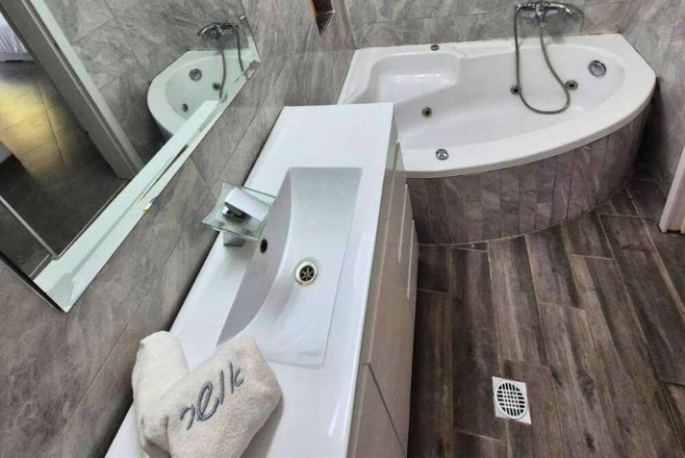 209850 פנים הסוויטות, אחוזת אלת הגליל, וילה  בקרית שמונה וילות - Vila 4 U