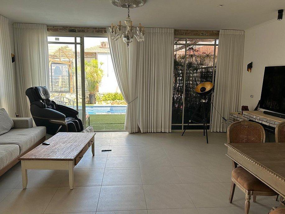 209973 גלרית פנים, סוויטת גן עדן בשרון, וילה  בכפר סבא וילות - Vila 4 U