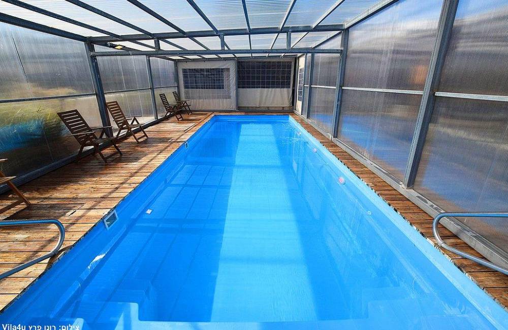 211243 הבריכה בחורף, טוקה צימר - Tocca Zimmer, וילה  באדרת וילות - Vila 4 U