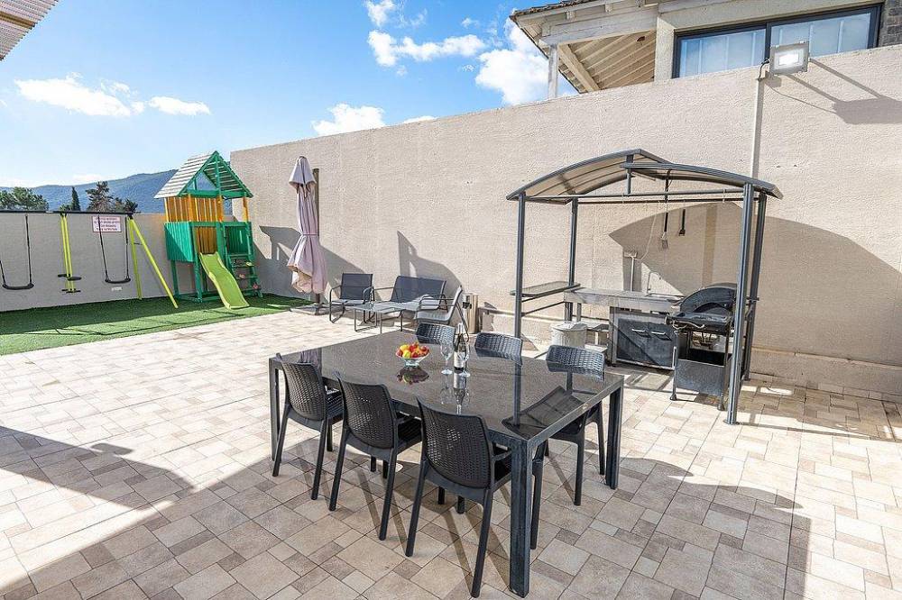 212347 מתחם החצר, אחוזת גליל, וילה  בספסופה וילות - Vila 4 U