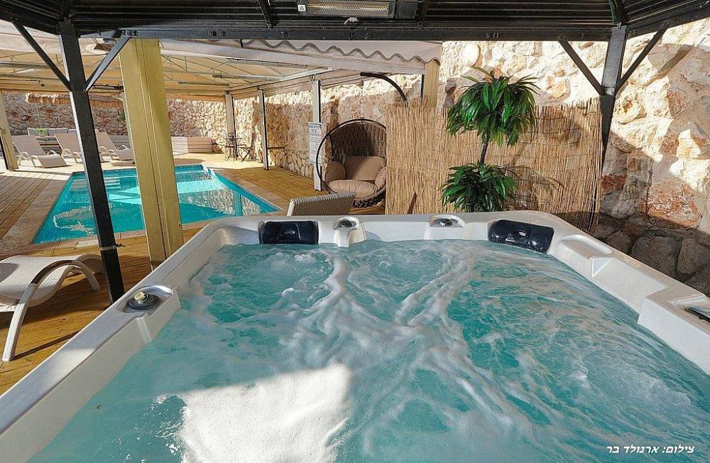 212427 גלרית חוץ, וילה קאלי, וילה  בנוף כנרת וילות - Vila 4 U