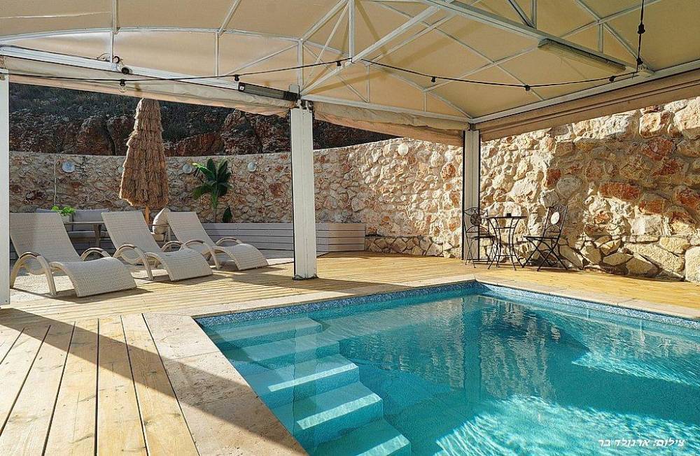 212435 גלרית חוץ, וילה קאלי, וילה  בנוף כנרת וילות - Vila 4 U