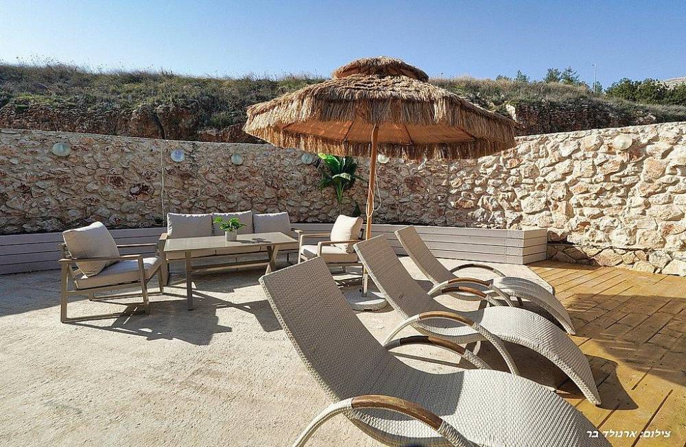 212439 גלרית חוץ, וילה קאלי, וילה  בנוף כנרת וילות - Vila 4 U