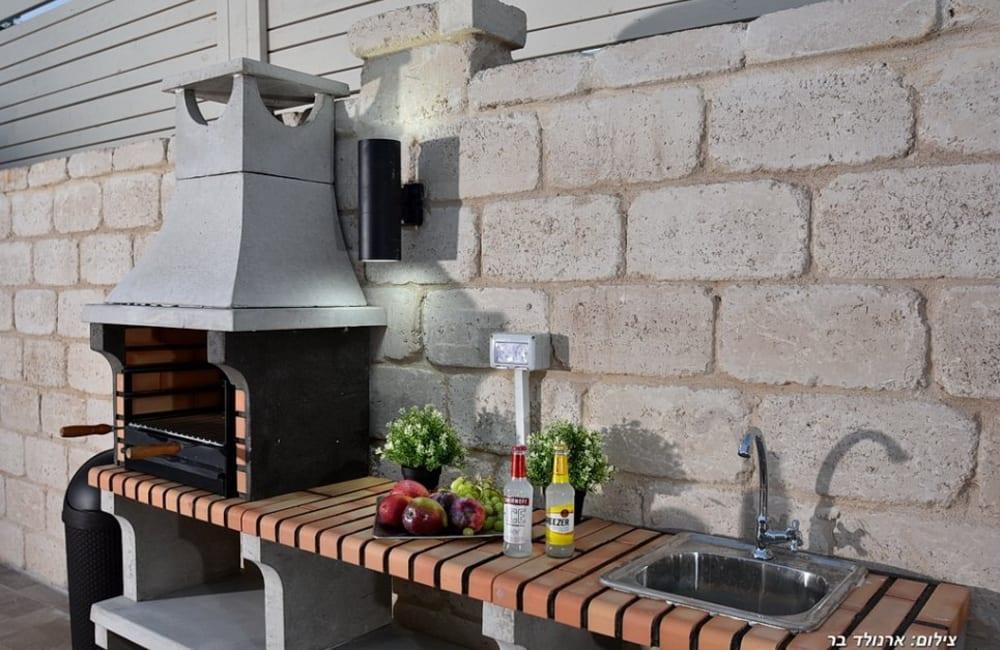 215000 חצר ובריכה, אחוזת אמור, וילה  בספסופה וילות - Vila 4 U