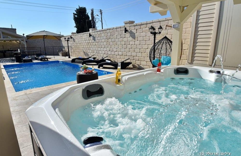 215007 חצר ובריכה, אחוזת אמור, וילה  בספסופה וילות - Vila 4 U