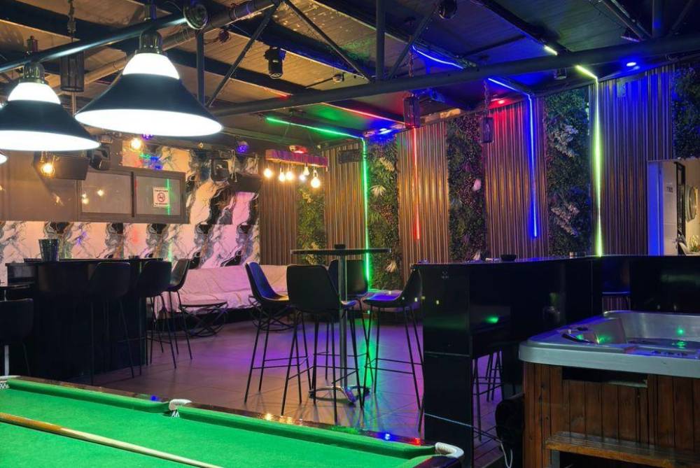 215695 הסנוקר והג'קוזי, לי לופט - LE LOFT, וילה  בירושלים וילות - Vila 4 U