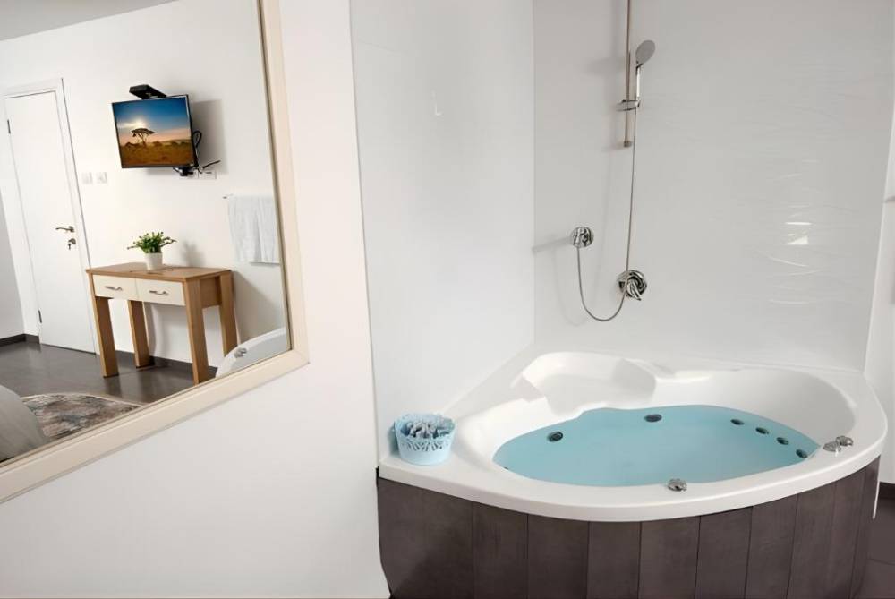 216055 המתחם הפנימי והחדרים, וילה גליו בגליל, וילה  בספסופה וילות - Vila 4 U