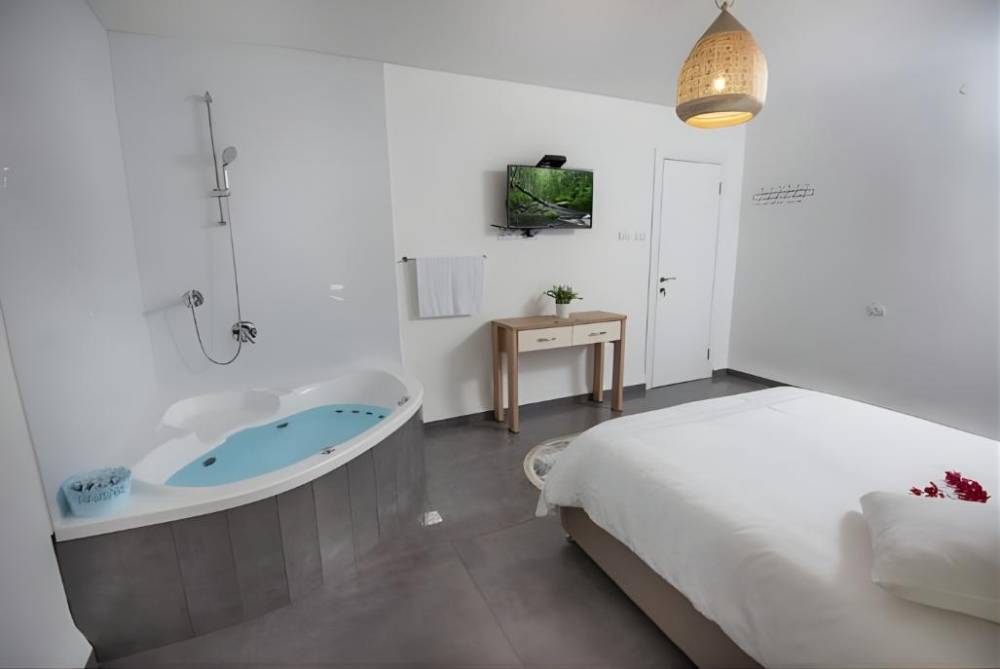 216057 המתחם הפנימי והחדרים, וילה גליו בגליל, וילה  בספסופה וילות - Vila 4 U